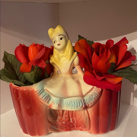 Walt Disney Prod Other - Alice in Wonderland Ceramic Bath Holder - Red and Cream